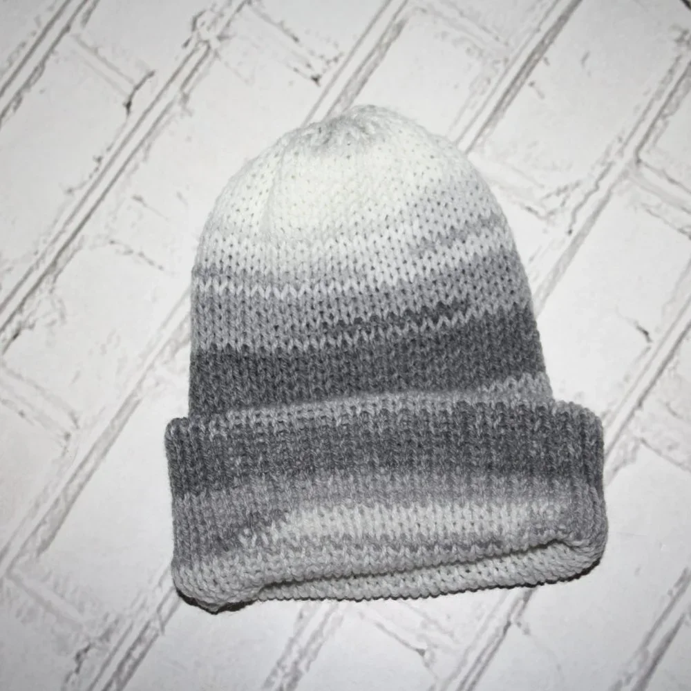 🤍 GRAY + WHITE STRIPED BEANIE · TODDLER 🤍
